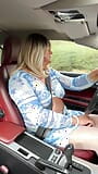 Amateur crossdresser kellycd2022 sexy milf disfrutando de una tarde conduciendo el coche masturbándose con una gran polla mariquita en medias y tacones snapshot 3