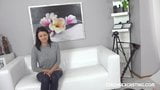 Brunette yang luar biasa ditumbuk di sofa casting snapshot 9