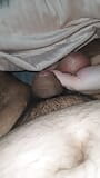 Üvey anne genç öğrenciye yarağını sıvazlayarak ereksiyonda yardımcı oluyor snapshot 12