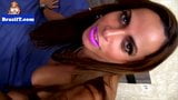 Sedutora latina tgirl empurrando seu pau snapshot 2