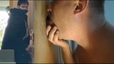 Twink zoog zinloos in een gloryhole snapshot 10