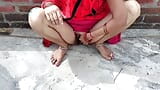 Indisch dorp Bhabhi pist in het openbaar buitenshuis snapshot 1