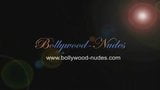 Bollywood -danseres danst voor ons snapshot 1