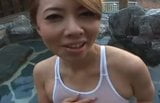 Badpak Japanse sluty Yumi in het zwembad snapshot 6
