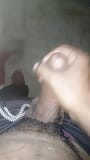 Chico indio masturbándose snapshot 9