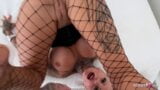 La milf tedesca tettona Kada Love, punto di vista, fa sesso anale con un cazzo tatuato snapshot 3