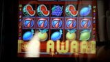 Lekkamrater strippar i casinodel 2! snapshot 5