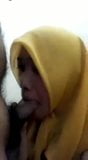 Menina indo de hijab chupando snapshot 2