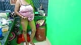 Quente dona de casa Mallu se masturba na cozinha snapshot 2