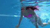 Seksowna Jessica Lincoln pływa nago w basenie snapshot 5