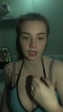 Ragazza sexy che fa selfie con un reggiseno.mp4 snapshot 5