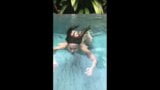 Milf chupando polla gigante en piscina snapshot 1