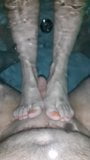 Footjob mia panas melukis kuku jari kaki snapshot 1