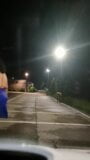 Sissy Vicky TS se promène sur le parking la nuit snapshot 3