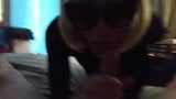 Sissy Femboy CD lutscht Schwanz gefickt ins Gesicht, erstmals auf Video snapshot 4