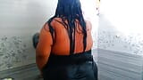 35-letnia saudyjska muzułmanka z dużymi piersiami zostaje zerżnięta pod prysznicem w łazience - gorący Arab snapshot 6