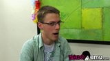 Twink nerd con su amigo emo gran oral y follando snapshot 1