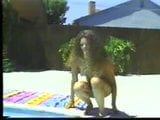 Chica junto a la piscina meando snapshot 1