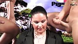 Alla giovane troietta piace far sesso con due uomini con grandi tette naturali in scena 01 dal film Pig television snapshot 2