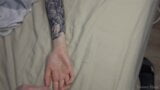 El masaje de manos de la hijastra se convierte en una paja. neblina de miel snapshot 3