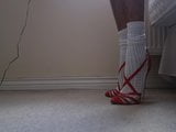 รองเท้าส้นสูงสีแดงใหม่มีสายควยไขว้ snapshot 6