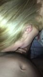 Blonde vrouw zuigt pik! snapshot 4