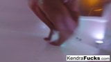 Kendra Cole neemt een sexy douche! snapshot 17