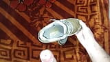 Follando las zapatillas mizuno de mi esposa snapshot 3