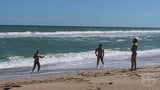 Hombres musculosos en la playa de atuendo de la naturaleza snapshot 7