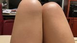 Mes jambes droites et droites sexy, viriles, rasées snapshot 1