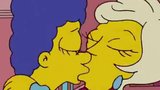 The Simpsons - Lindsey Naegle küsst Marge Simpson snapshot 15