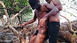 Porno gay indien - il est jeune et maintenant il est occupé à baiser dans la jungle snapshot 8