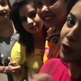 Fete indiene excitate care cântă versiunea pentru adulți Isme Tera Ghata snapshot 3