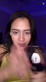 Tiktok live, sexy Mädchen macht Bluse mit Nipslip 6 snapshot 2