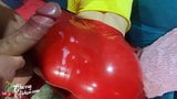 Sexy milf amante de la polla grande chupando profundo - cum on red latex pan snapshot 10