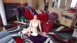 Günümüzün yoga akışı hareketleniyor. daha fazla yoga, çıplaklık ve baharatlı şeyler için faphouse'uma katılın snapshot 19