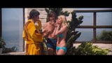 Suzanne Somers scena in piscina con tette in topless da Magnum snapshot 2