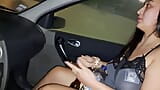 Dona de casa com tesão fode o entregador ao ar livre em seu carro à noite snapshot 8