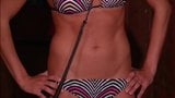 Spettacolo di Howard Stern, HD, l'adorabile corpo in bikini di Tracy Pendergast snapshot 3