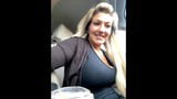 Rubia milf teniendo placer manipulando su coño snapshot 20