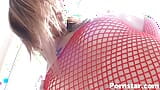 La sexy Amber Rayne es follada por tres chicos snapshot 2