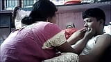 Индийская домохозяйка романтично целует задницу snapshot 16