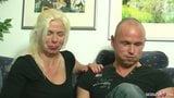Duitse moeder neukt met stiefzoon en zijn beste vriend in mmv snapshot 3