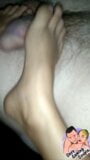 Il primo footjob di Aliah con le sue piccole dita dei piedi e i piedi carini snapshot 3