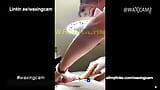 #76-2 pria lagi asik waxing memeknya - pov snapshot 5