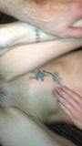 Magra moglie tatuata con figa rasata sborrata dentro snapshot 3