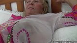 Nenek British terhangat masih memerlukan orgasme harian mereka snapshot 17