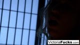 Victoria White le encanta lucir sus largas piernas y su gran culo snapshot 11