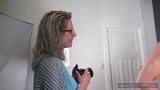 Duitse milf stiefmoeder verleiden tot neuken door een vreemde snapshot 4