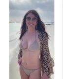 Elizabeth Hurley on the beach in the Maldives 01-30-2021 snapshot 1